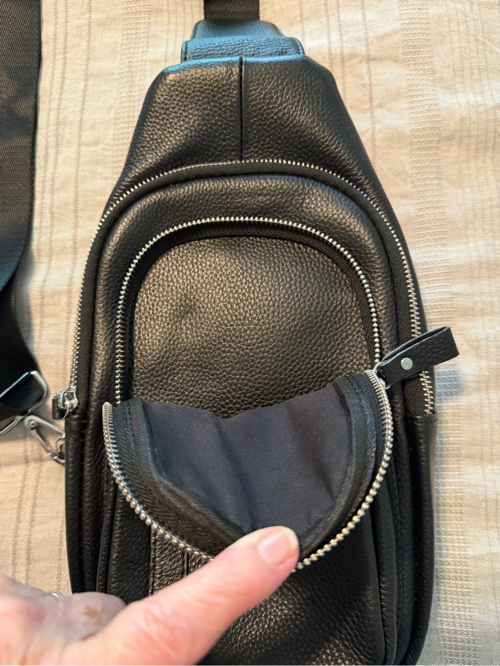 Italian Black pebbled genuine leather sling backpack/crossbody chest bag Unisex - Picture 3 of 11